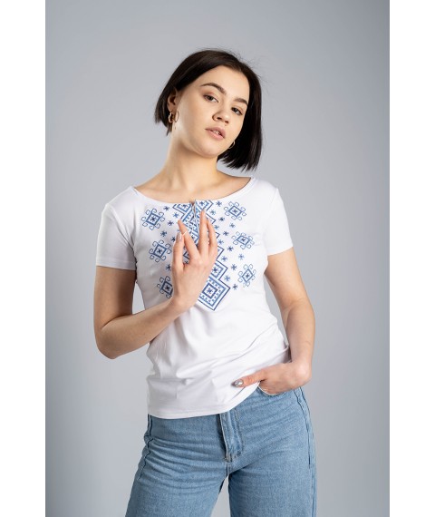 Женская вышитая футболка с коротким рукавом с круглой горловиной «Карпатский орнамент (голубая вышивка)» M