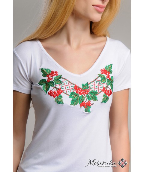 Женская белая вышитая футболка на каждый день с V-образным вырезом «Калина»