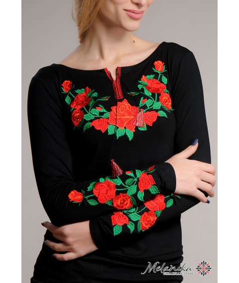 Черная женская вышитая футболка с длинным рукавом с цветами «Роза»