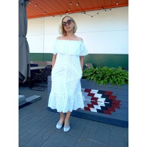Elegant white dress made of stitching