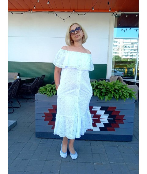 Elegant white dress made of stitching
