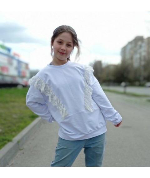 Белый свитшот с кружевом
