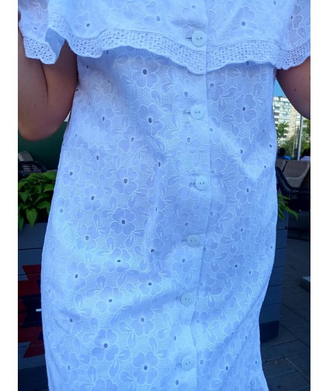 Elegant white dress made of stitching
