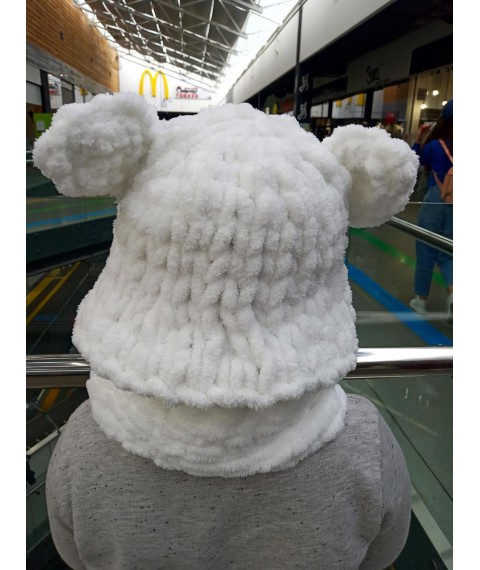 Girl's hat with ears and scarf
