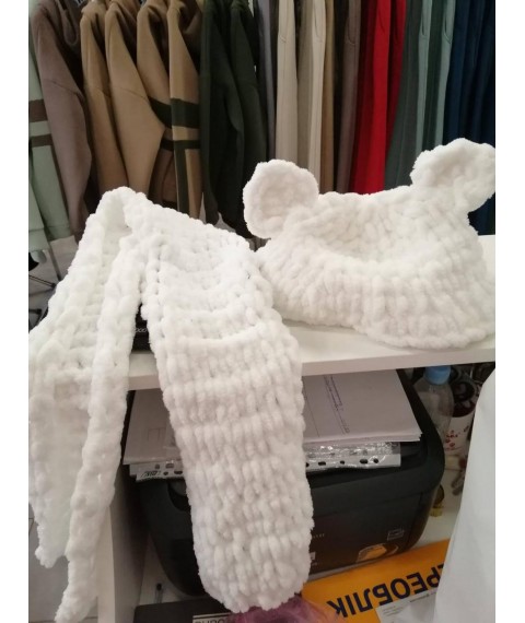 Girl's hat with ears and scarf