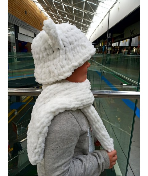Girl's hat with ears and scarf