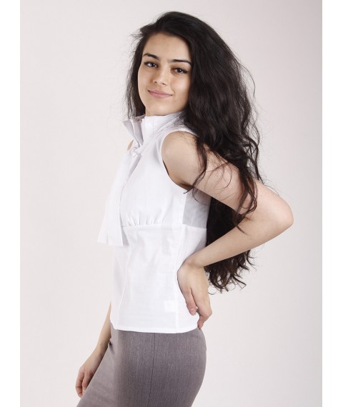 White sleeveless shirt