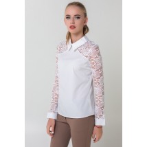 Біла жіноча блузка з мереживними рукавами