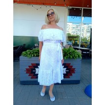 Elegant white dress made of stitching