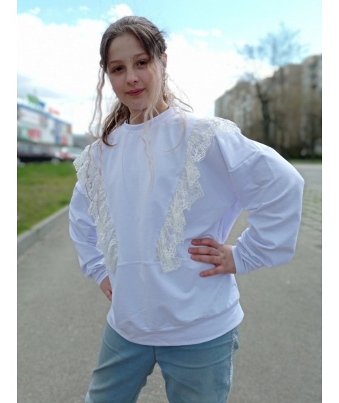 Белый свитшот с кружевом