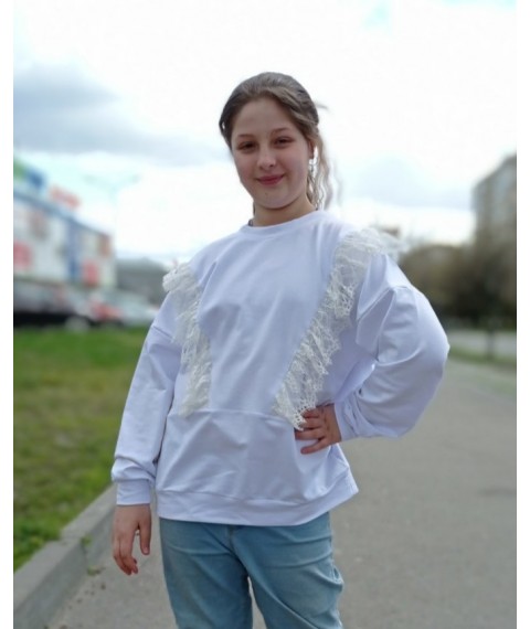 Белый свитшот с кружевом