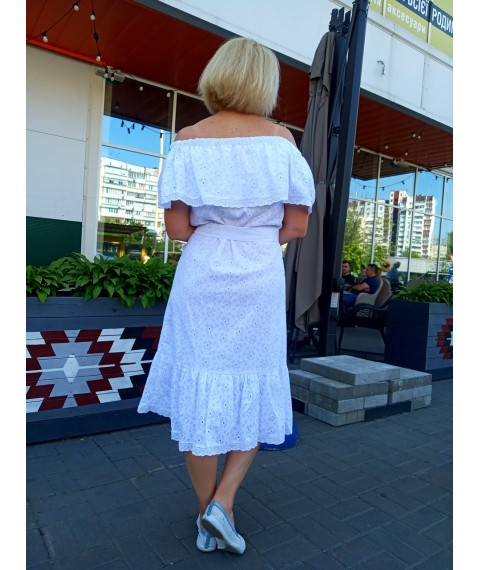 Elegant white dress made of stitching