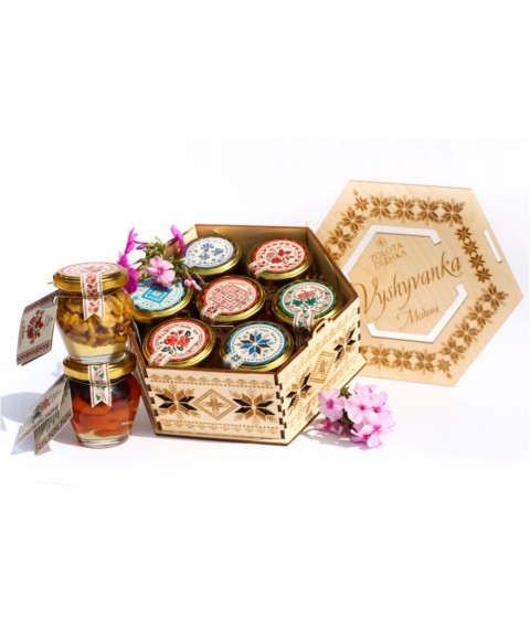 Подарочный набор VYSHYVANKA VIP Украинский подарок Мед с орехами и сухофруктами