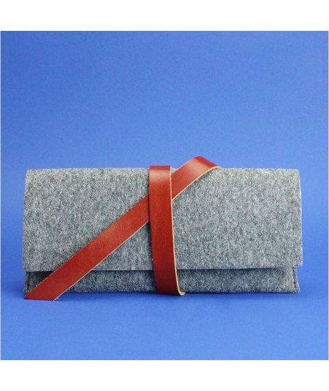 Travel case 1.0 made of felt with brown leather inserts