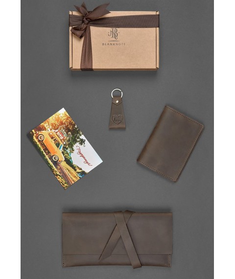 A set of leather accessories for the Monterrey traveler