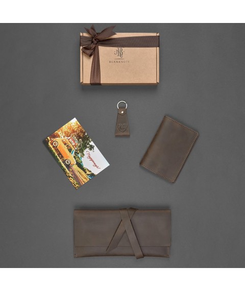 A set of leather accessories for the Monterrey traveler