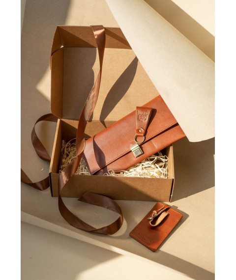 A set of leather accessories for the Buenos Aires traveler