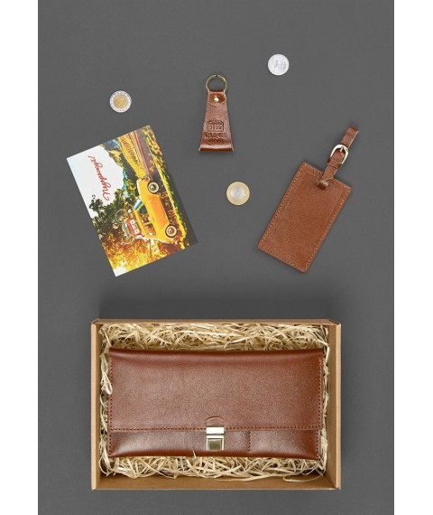 A set of leather accessories for the Buenos Aires traveler