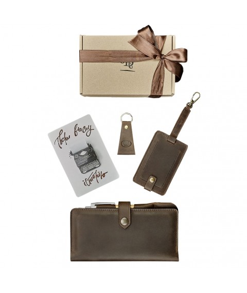 A set of leather accessories for the Barcelona traveler