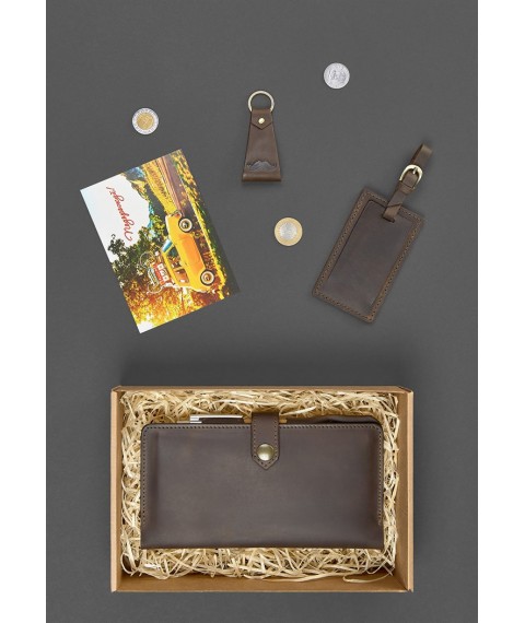 A set of leather accessories for the Barcelona traveler