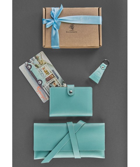 A set of leather accessories for the Tiffany traveler