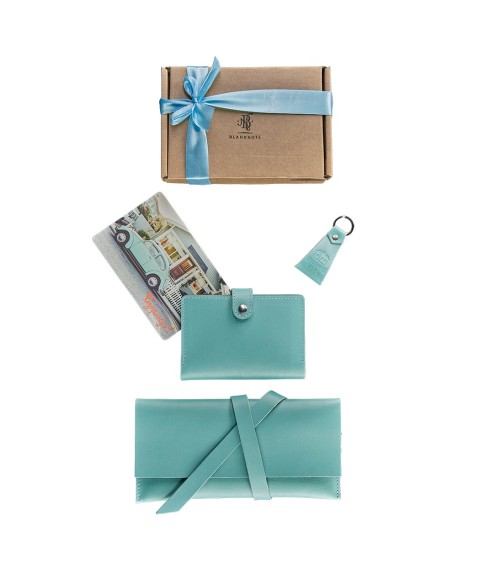 A set of leather accessories for the Tiffany traveler